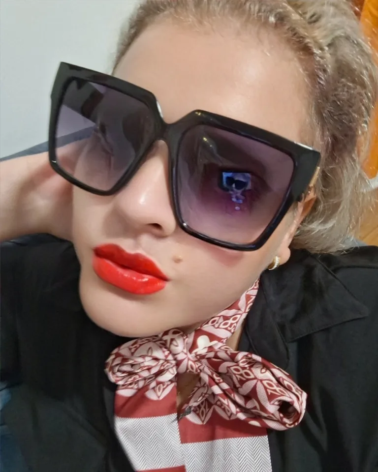 215201 Roxanna profile