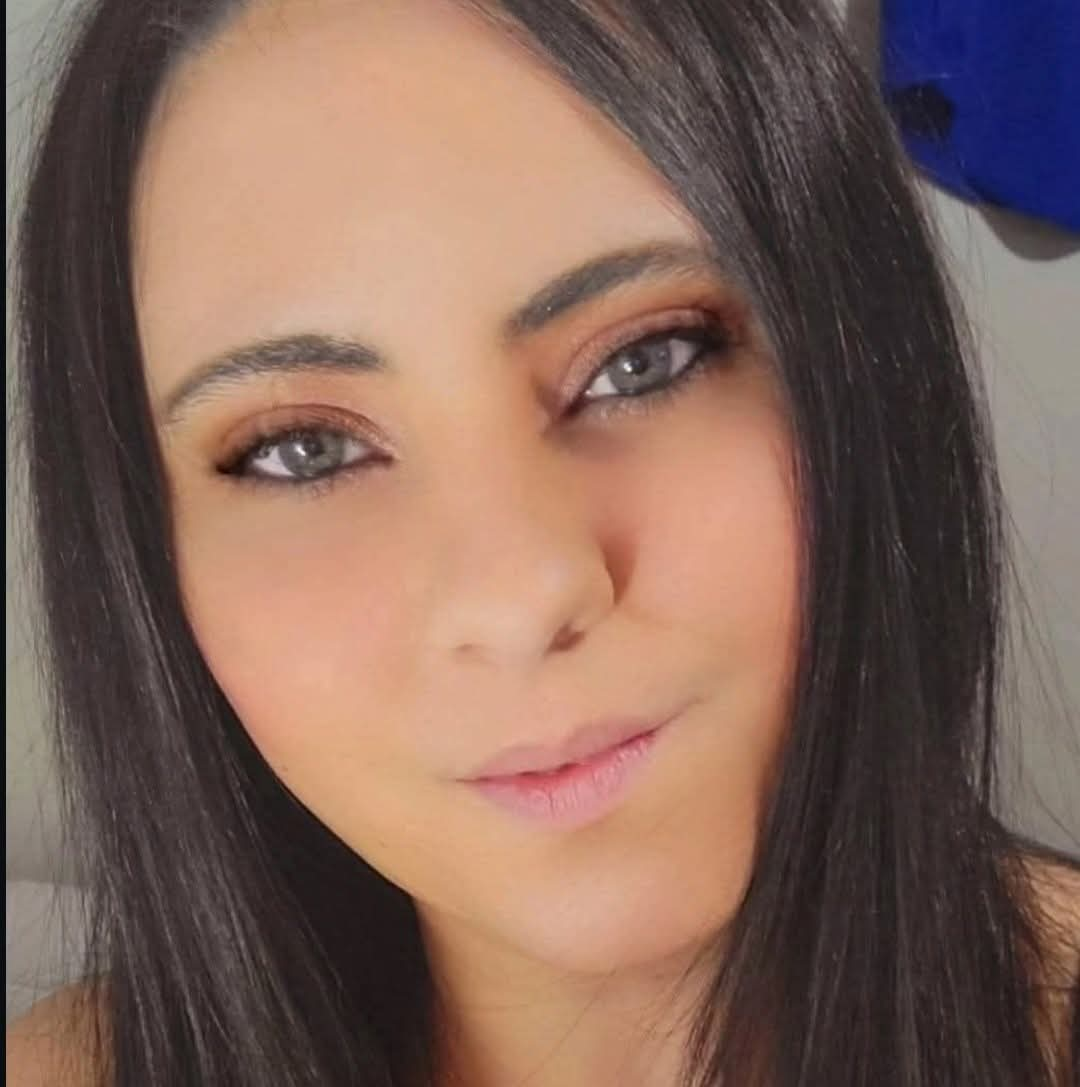 Laura B profile