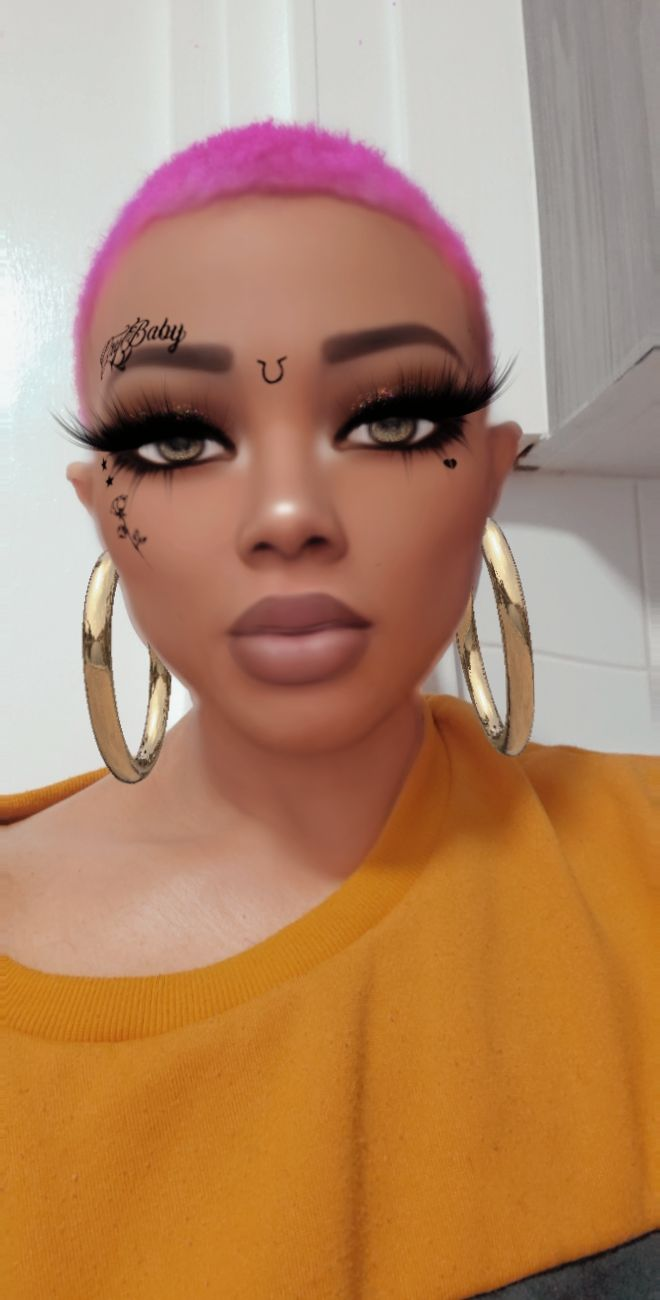 DeeDee profile