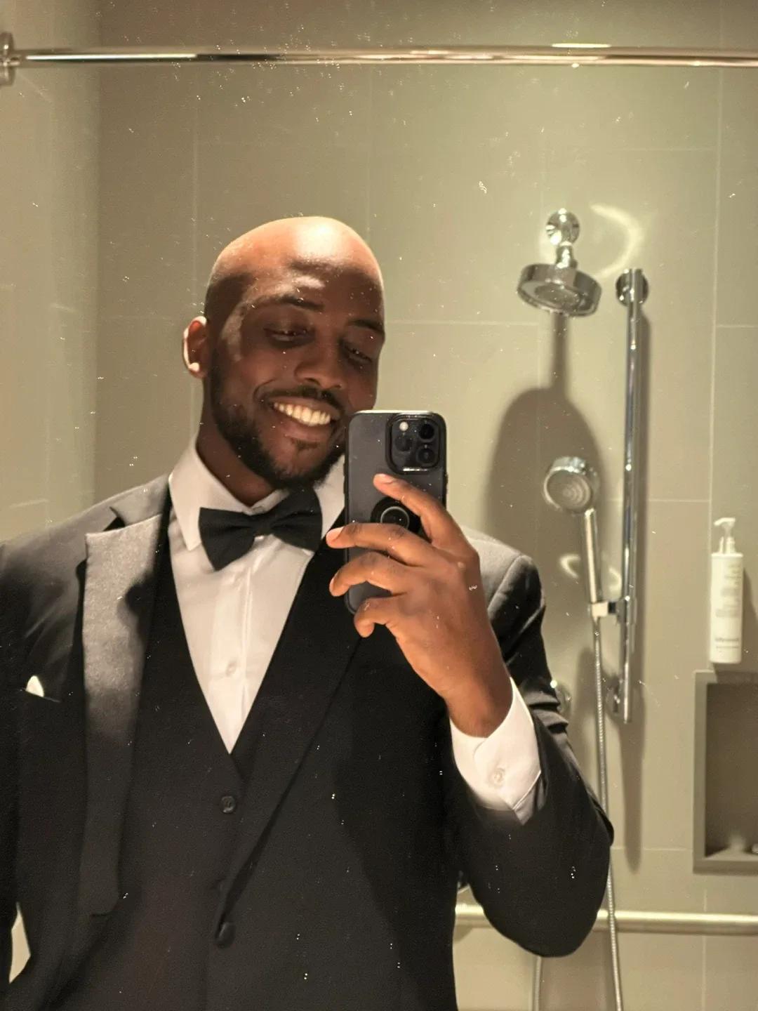 Mo Oshikanlu profile