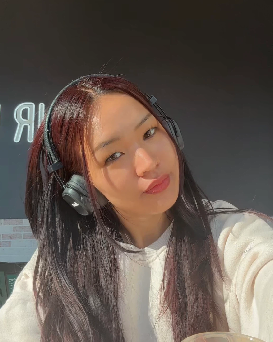 elly profile