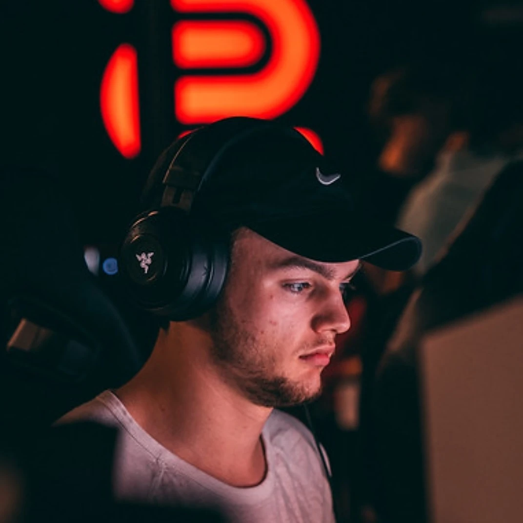 Caleb Glube profile