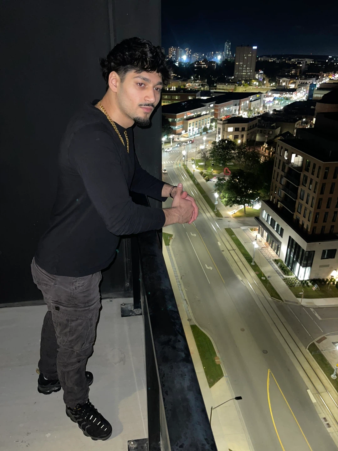 Arsh F profile
