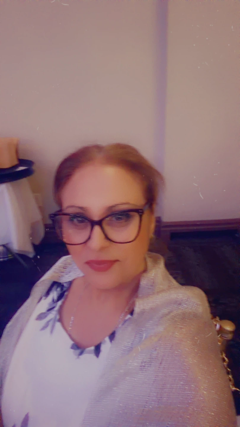 Delia amaral profile