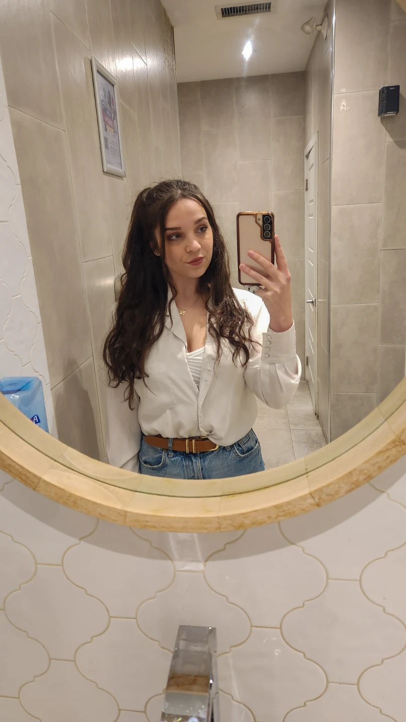 Laura profile