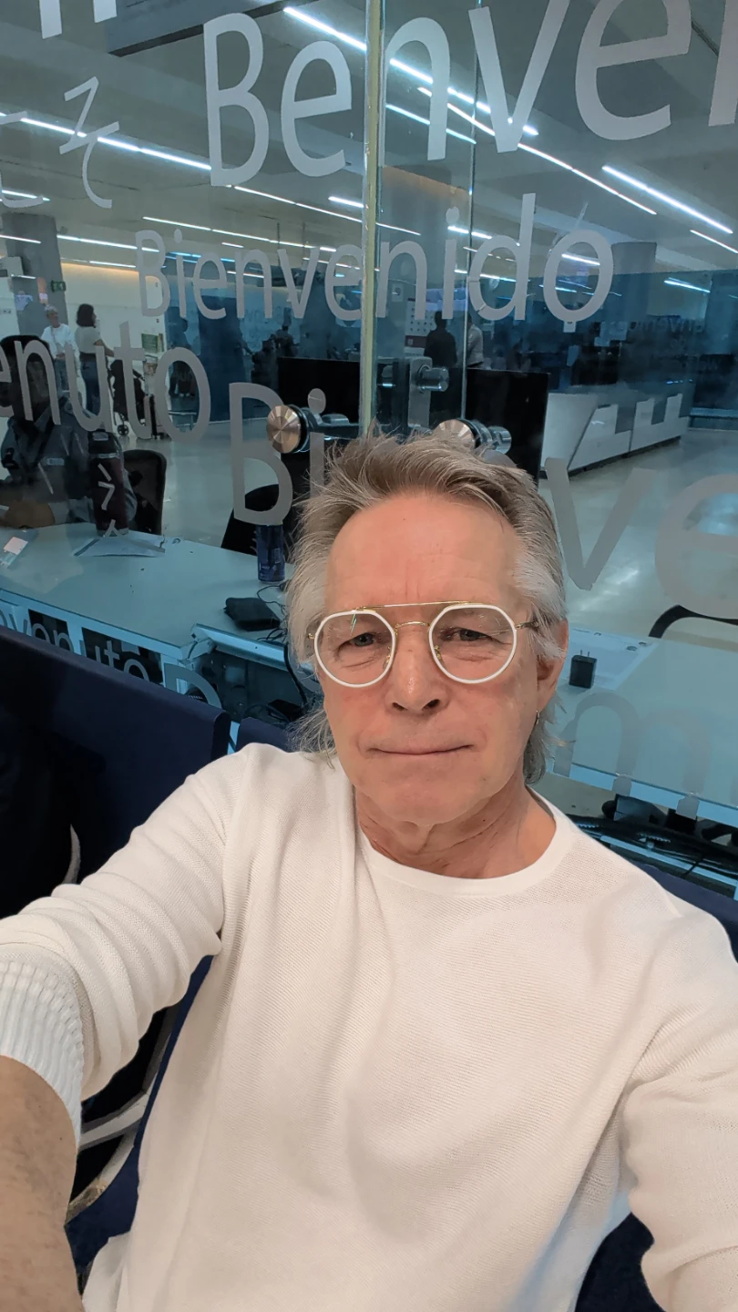 Lou Fachin 940616 profile