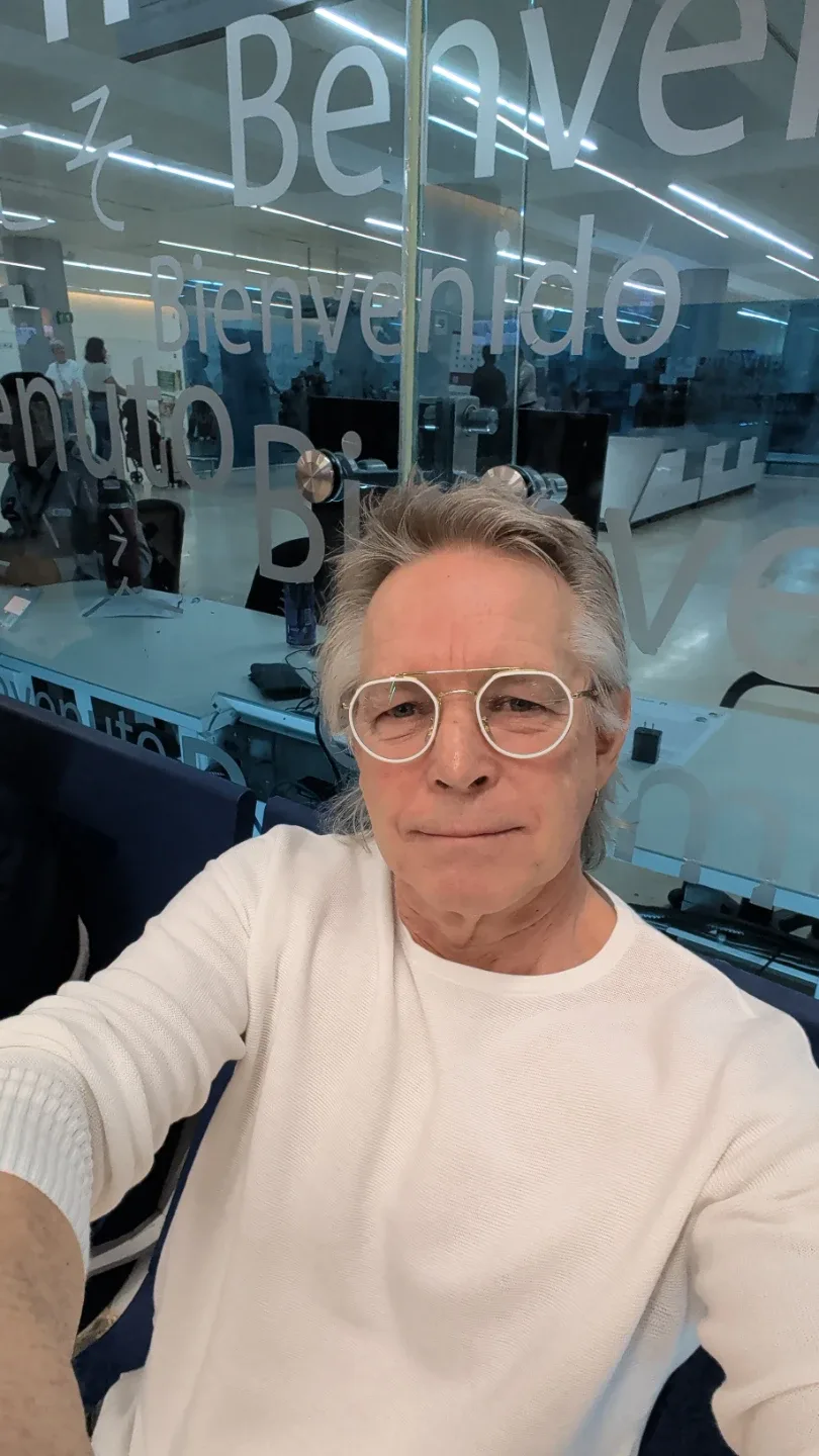 Lou Fachin 940616 profile