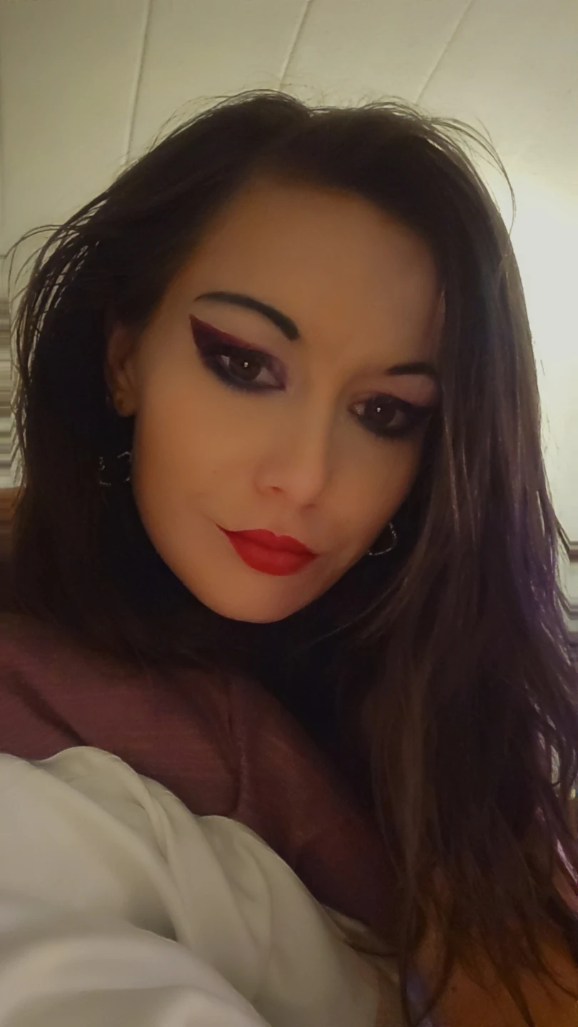 issabelka kiss profile