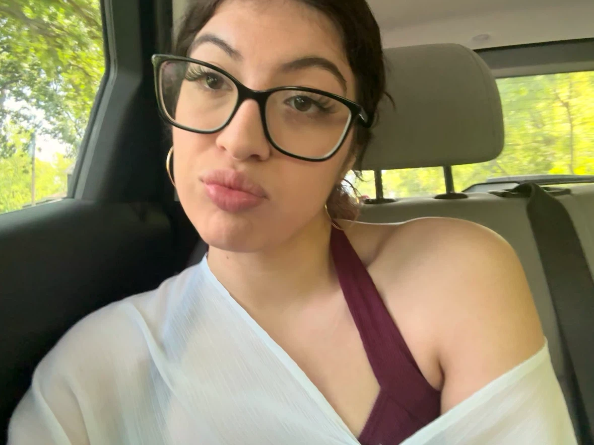 Vanessa Bernal profile