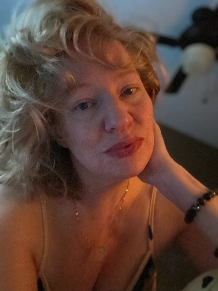 Carolyne profile