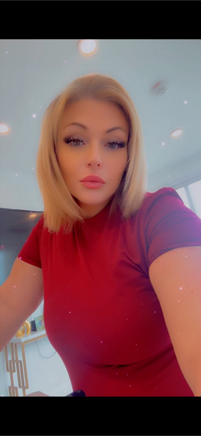 Nicole profile