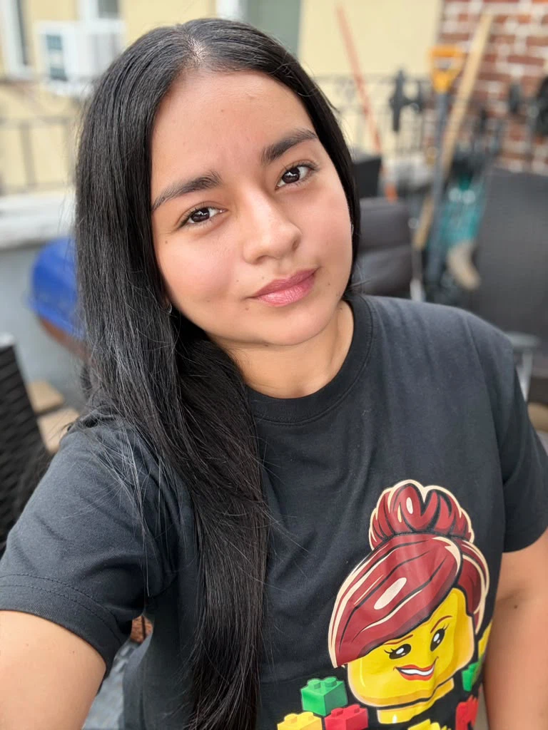 Daniela profile